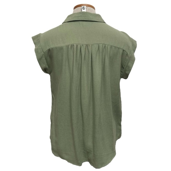 3/$15 Umgee Short Sleeve Button Down Shirt, Cuffed Sleeves, Green, Women’s Small - Picture 5 of 7